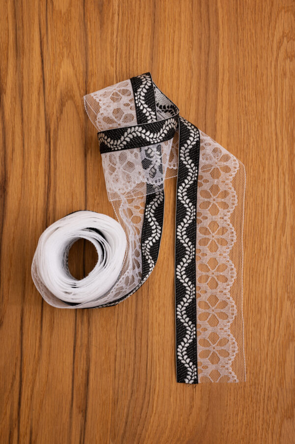 13  Lotband Ranke mit Spitze, schwarz/weiß