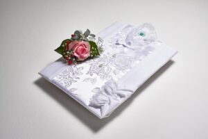 526/7 D   BW-Linon weiß, Einsatz Rosendamast