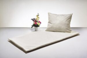 664132 C    Satin creme, kl. Dreiecke