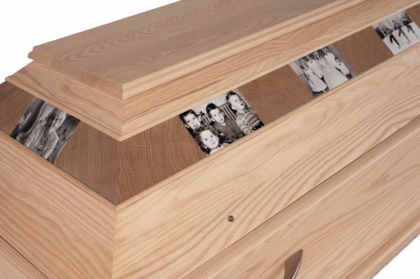 ES 65/N  Eschentruhensarg massiv hell mit Bildern (Fotosarg) – Bild 4